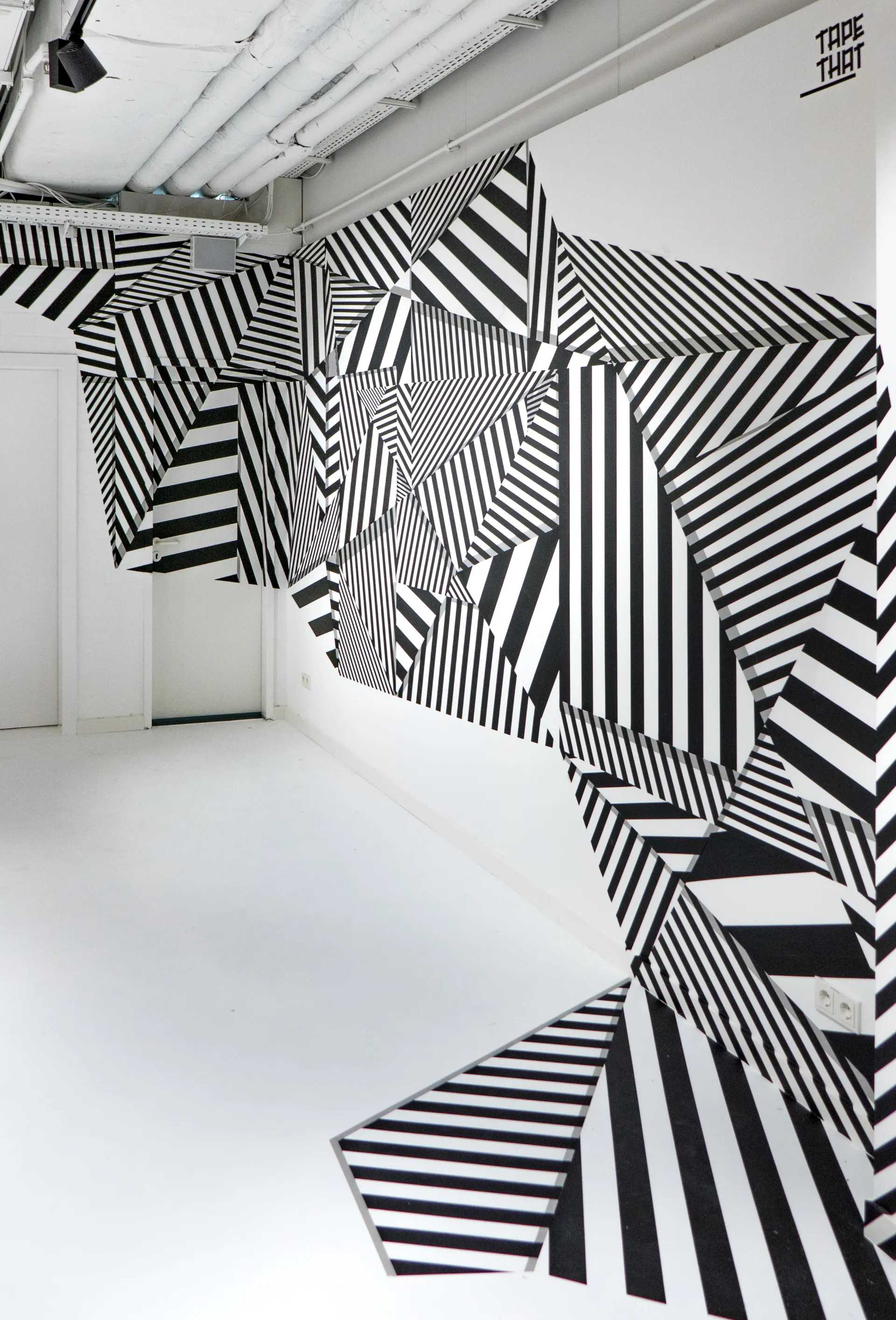 Freiraum — geometric black and white wall installation